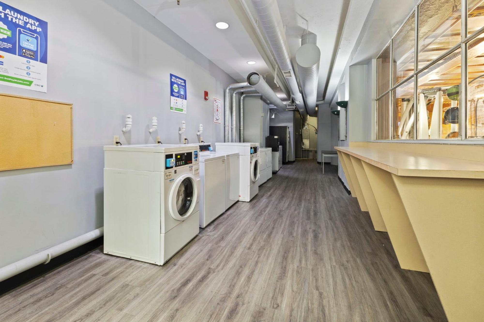 Indy Metro Stay - Sleeps 8 - Skywalk Access - Monument Circle Индианаполис Экстерьер фото