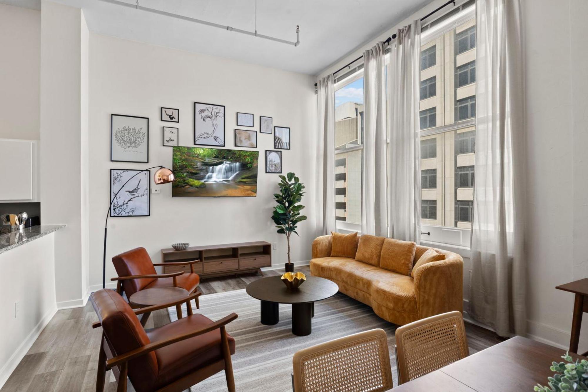Indy Metro Stay - Sleeps 8 - Skywalk Access - Monument Circle Индианаполис Экстерьер фото