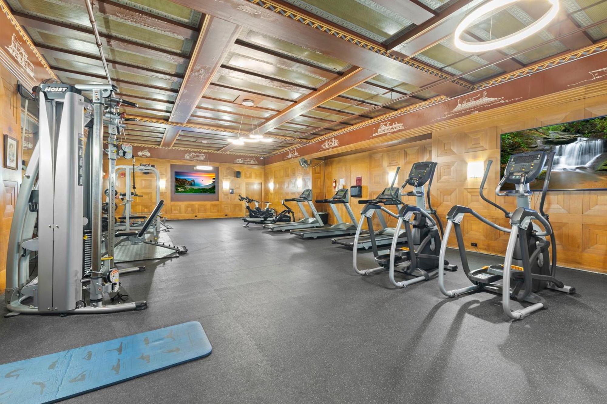 Indy Metro Stay - Sleeps 8 - Skywalk Access - Monument Circle Индианаполис Экстерьер фото