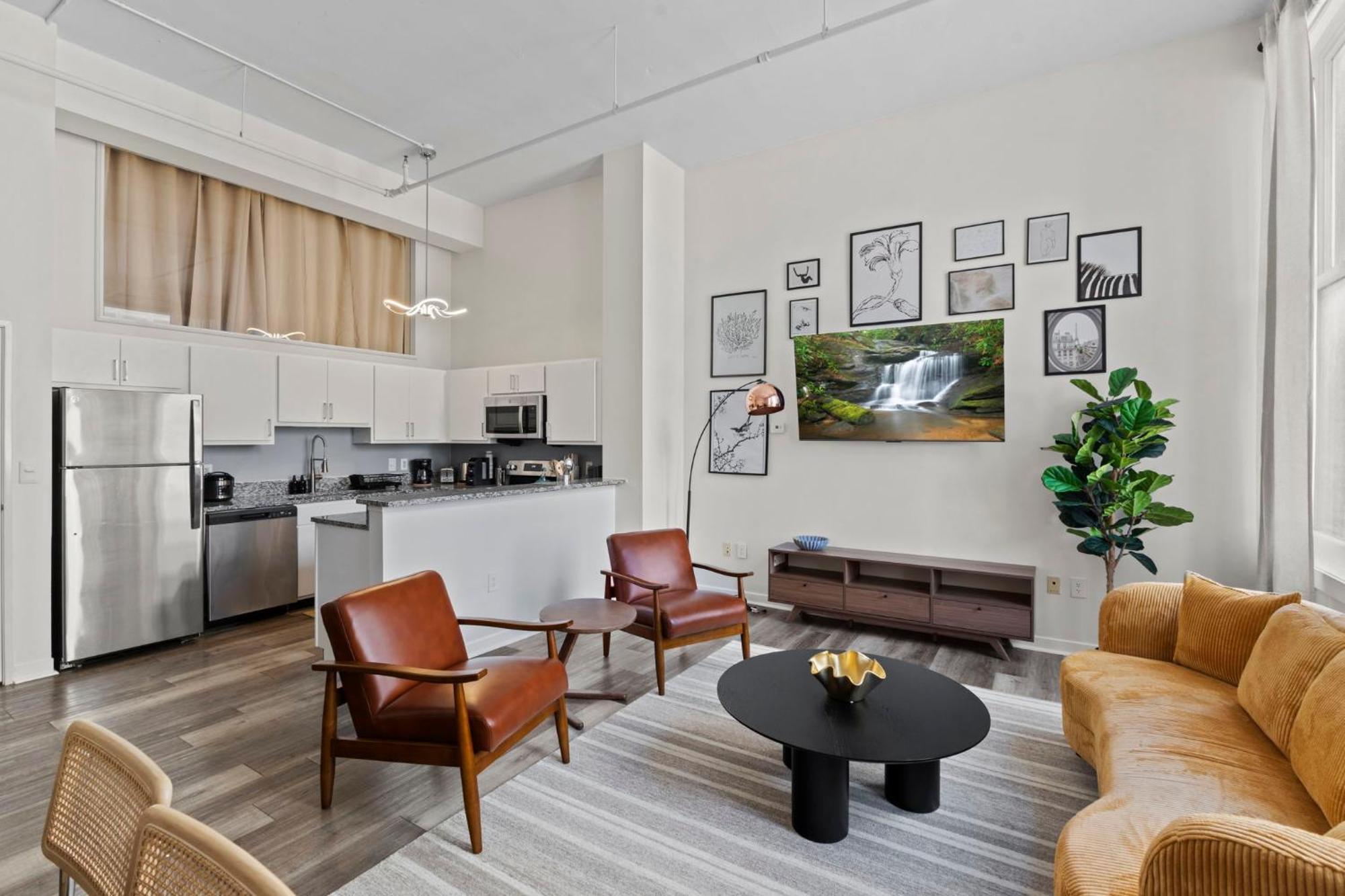 Indy Metro Stay - Sleeps 8 - Skywalk Access - Monument Circle Индианаполис Экстерьер фото
