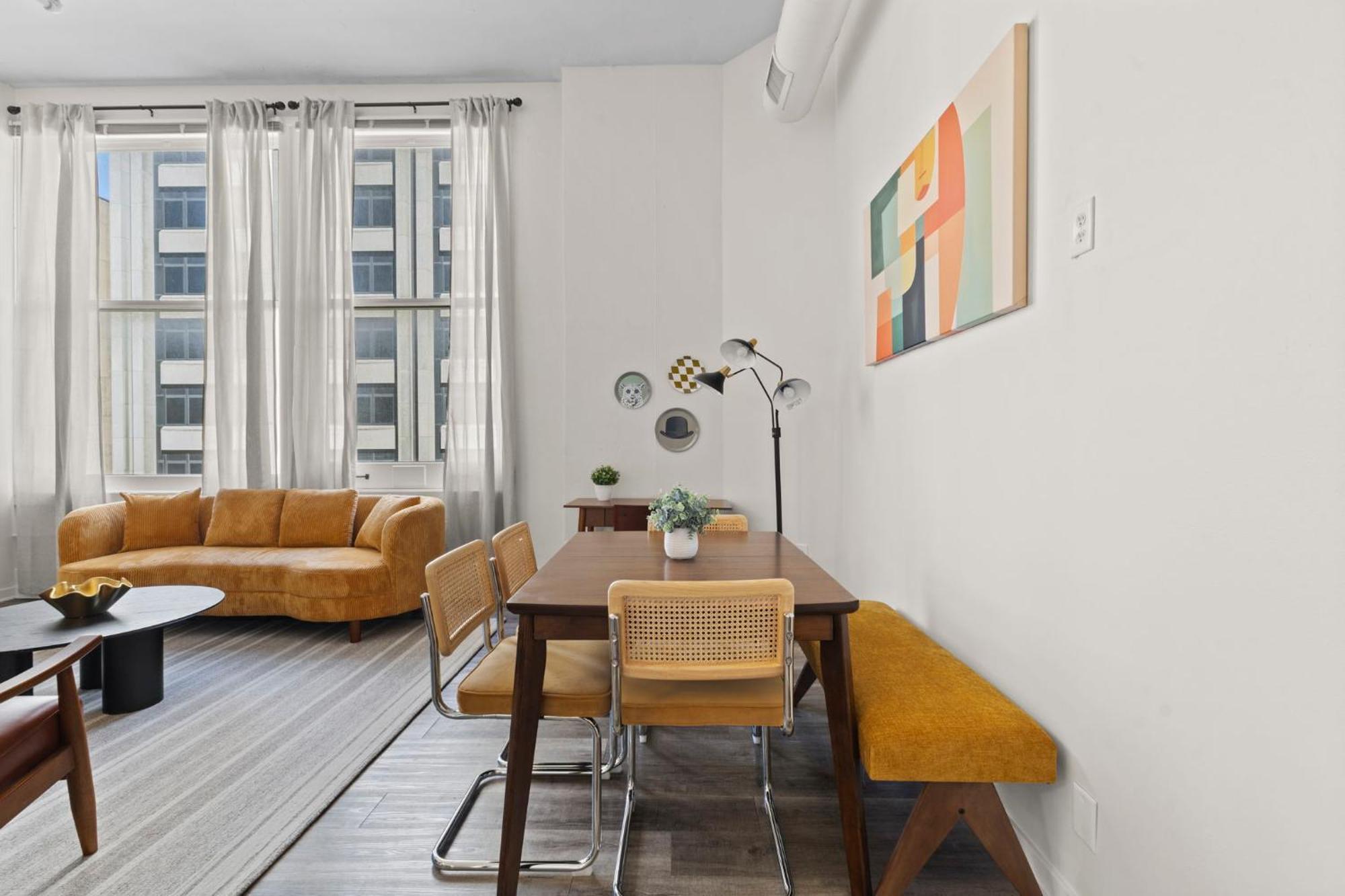 Indy Metro Stay - Sleeps 8 - Skywalk Access - Monument Circle Индианаполис Экстерьер фото
