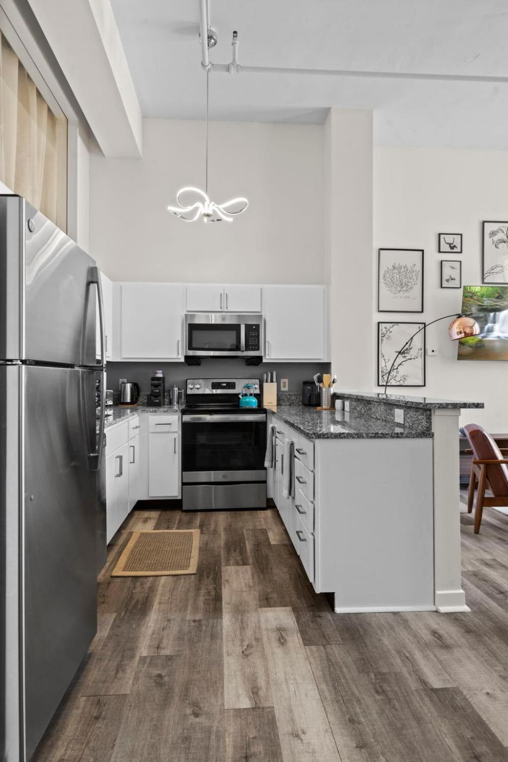 Indy Metro Stay - Sleeps 8 - Skywalk Access - Monument Circle Индианаполис Экстерьер фото